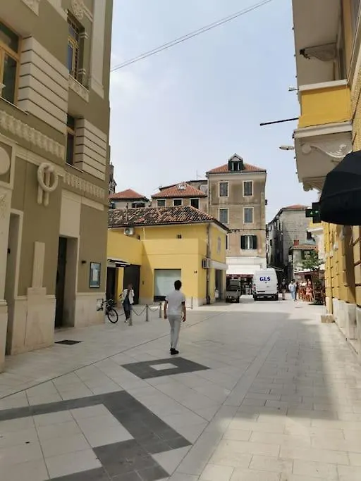 Teni Split Apartment
